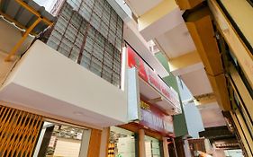 Spot On 69549 Hotel Shri Ram Kashi Muthiganj 2* India